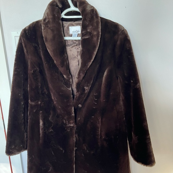 East 5th faux fur chocolate brown jacket - Picture 1 of 3